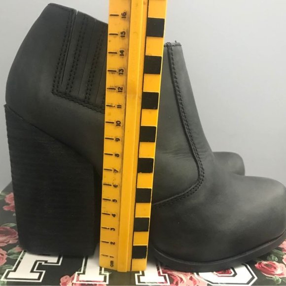 Jeffrey Campbell Yorktown booties - Picture 5 of 6